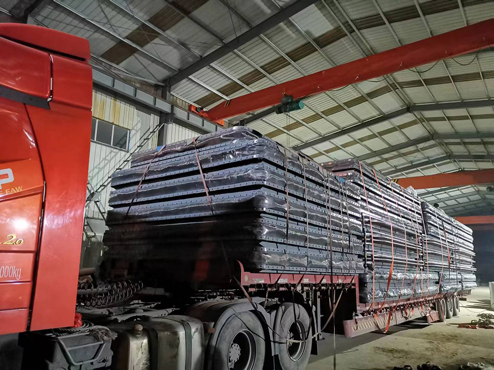 某石化項(xiàng)目電廠煙風(fēng)管道膨脹節(jié)裝車(chē)發(fā)貨
